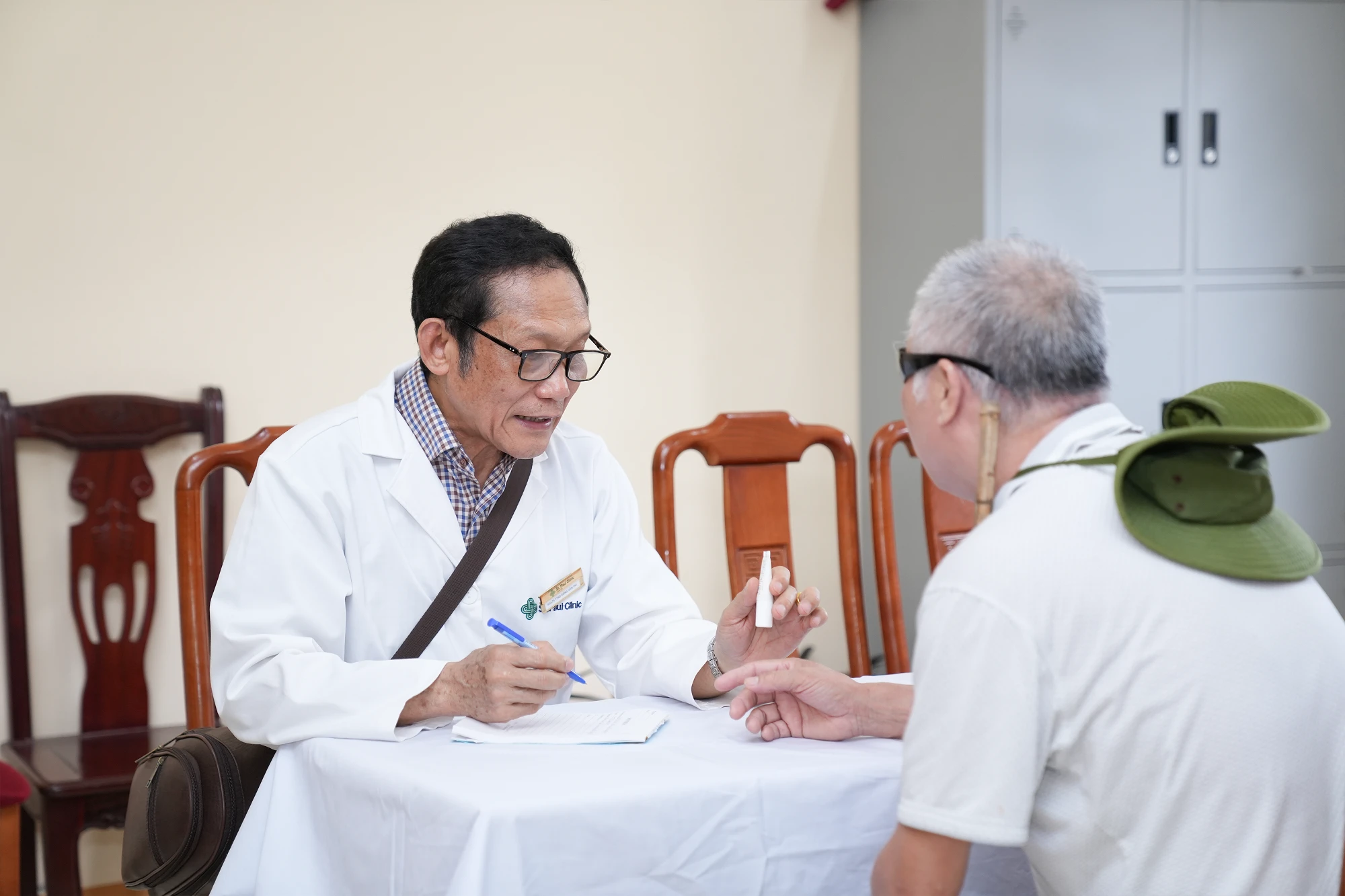 Hành trình tri ân từ trái tim – Khi Phòng khám Da liễu St.Paul gieo mầm yêu thương đến những người hùng thầm lặng