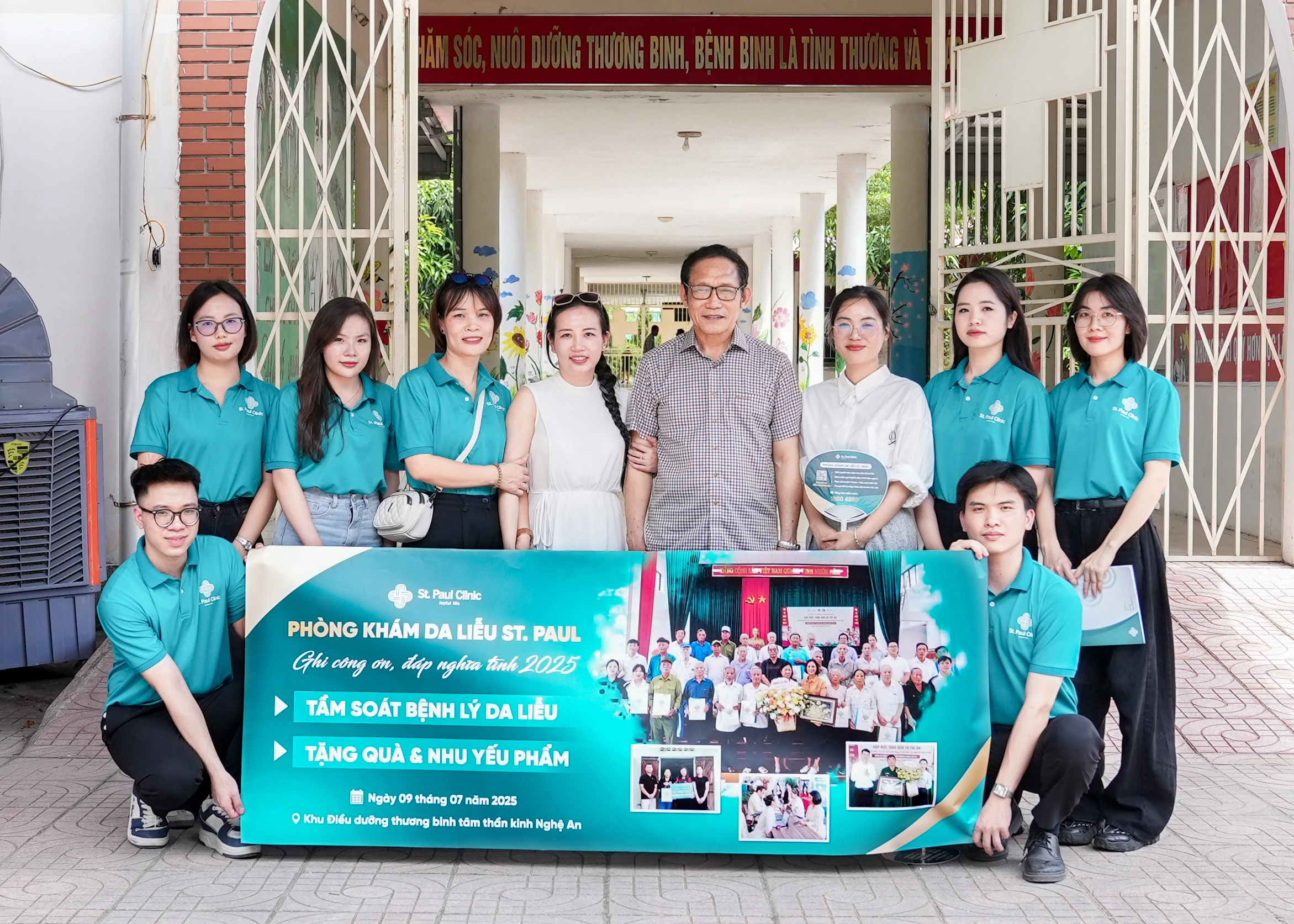 Hành trình tri ân từ trái tim – Khi Phòng khám Da liễu St.Paul gieo mầm yêu thương đến những người hùng thầm lặng